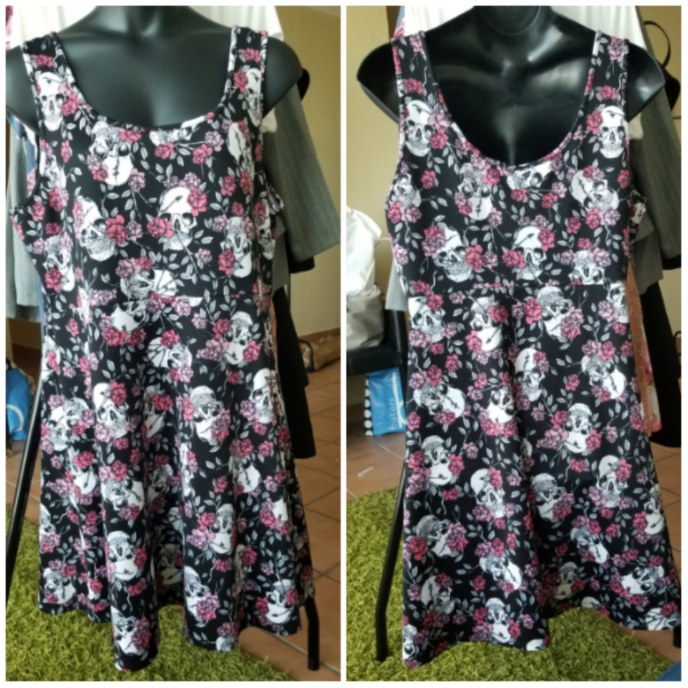 2x Torrid skull & flowers
